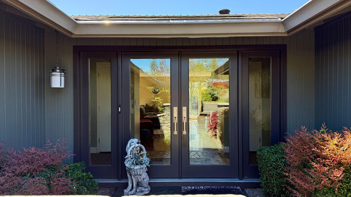 Property Photo:  2424 Pembroke Circle  OR 97504 