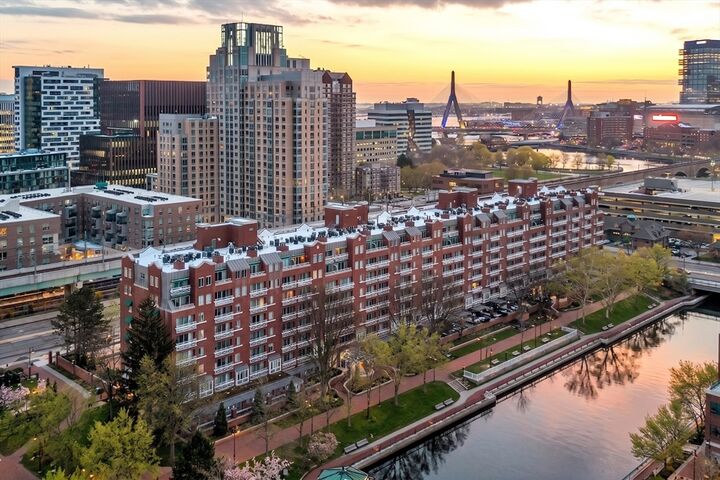 Property Photo:  4 Canal Park Ph8  MA 02141 