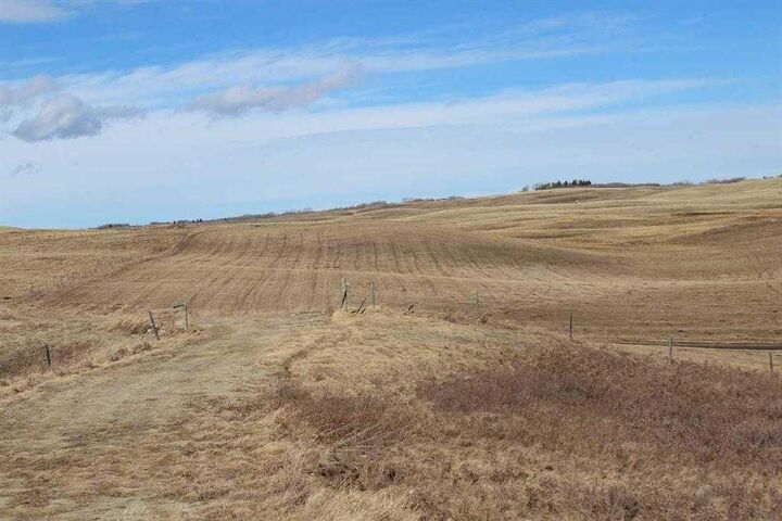 Property Photo: 264202 Lochend Road AB T4C 1A2