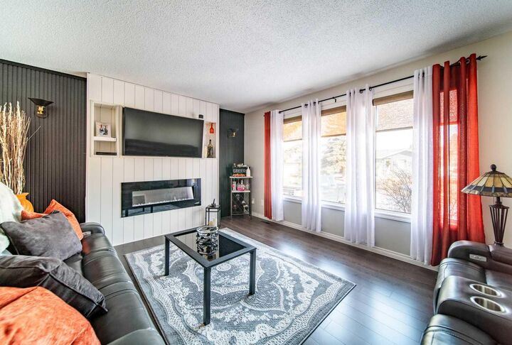 Property Photo:  1657 6 Avenue  AB T9W 1J6 