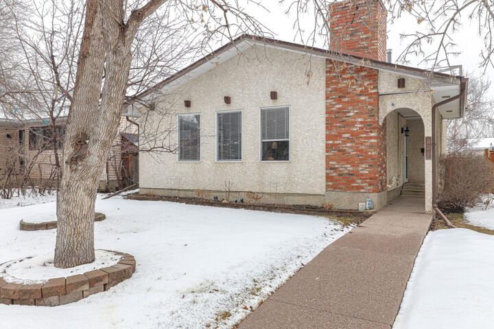 Property Photo:  824 Whitemont Drive NE  AB T1Y 3N1 