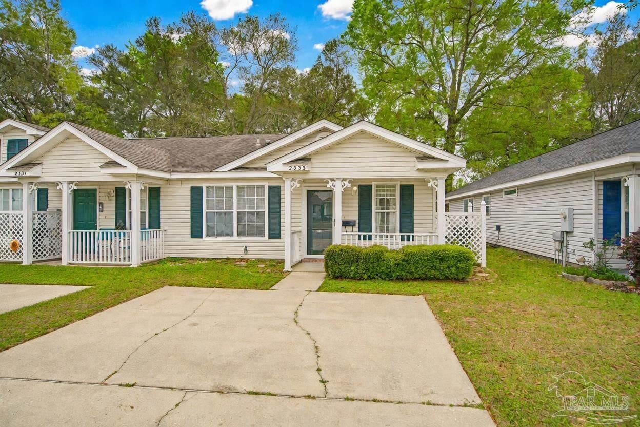 Property Photo: 2333 Trailwood Dr FL 32533
