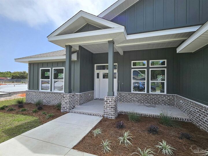 Property Photo: 5529 Chenier Dr FL 32563