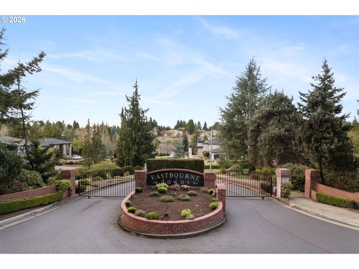 Property Photo:  11830 SE Eastbourne Ln  OR 97086 