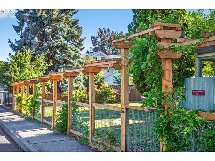 Property Photo: 381 N Main St OR 97021