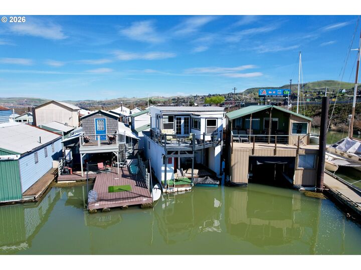 Property Photo: 101 N Boat Basin Rd OR 97058