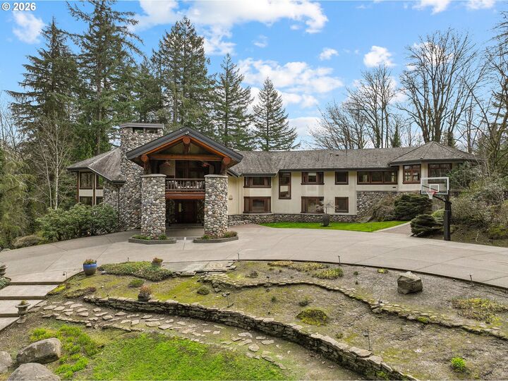 Property Photo: 465 NW Royal Blvd OR 97210