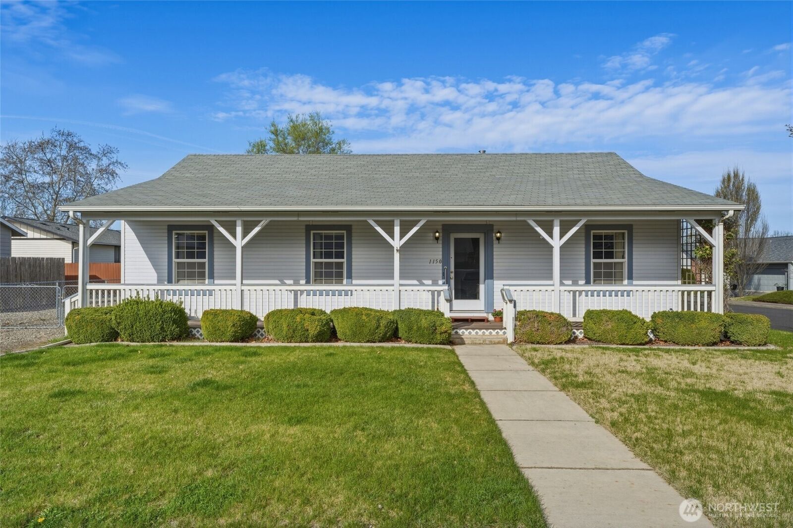 Property Photo:  1150 SE Edgemont Place  WA 99324 