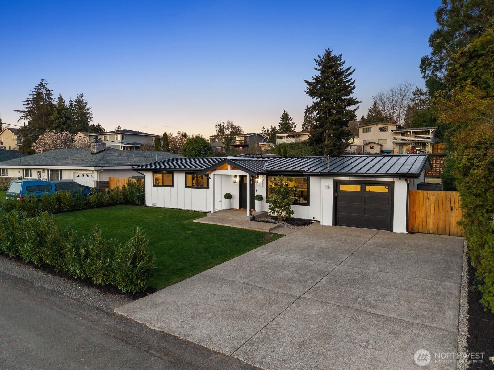 Property Photo:  2100  Dayton Avenue NE  WA 98056 