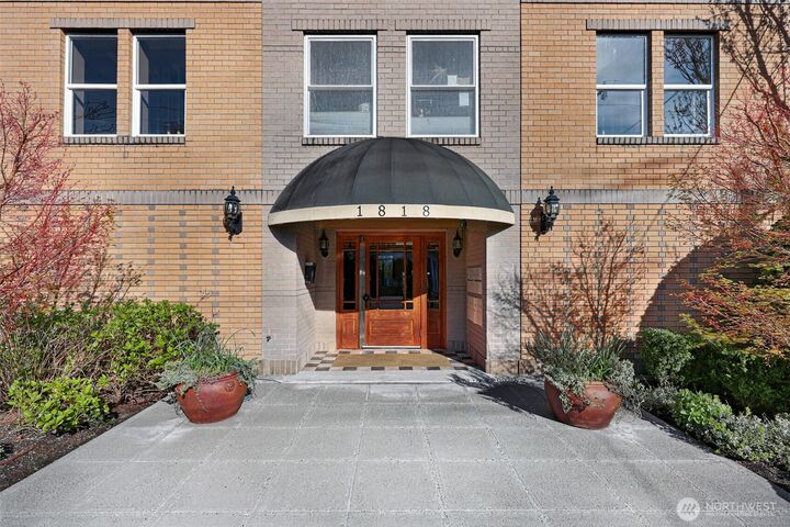 Property Photo:  1818  Bigelow Avenue N 301  WA 98109 