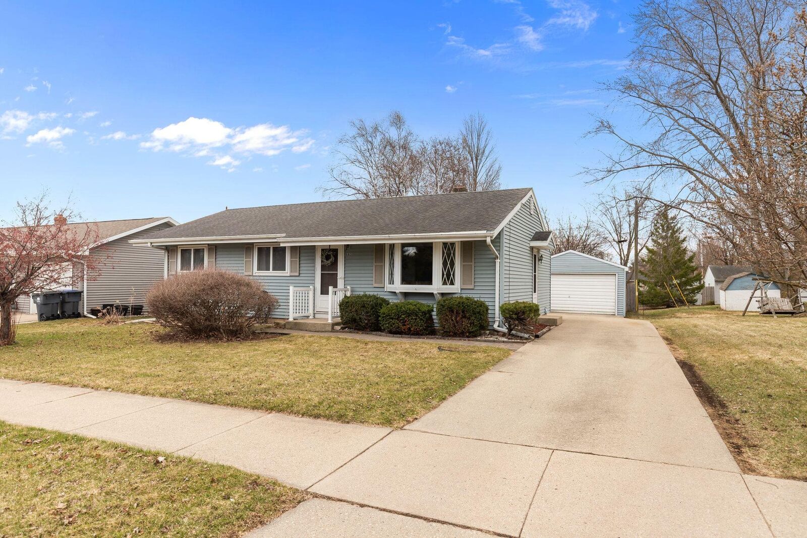 Property Photo:  980 W Cecil Street  WI 54956 