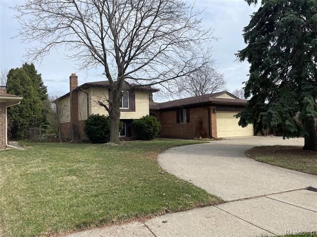 Property Photo: 36838 E Russell Court E MI 48312