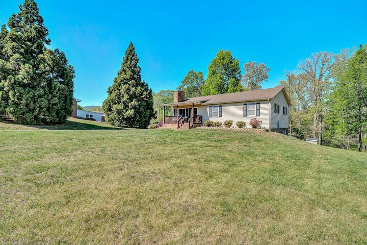 Property Photo:  1302 Goodview Rd  VA 24095 