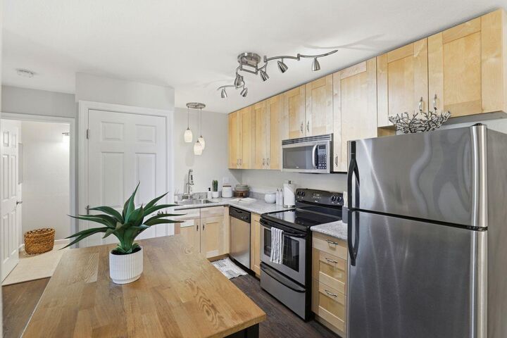 Property Photo:  820 Casanova Avenue 85  CA 93940 