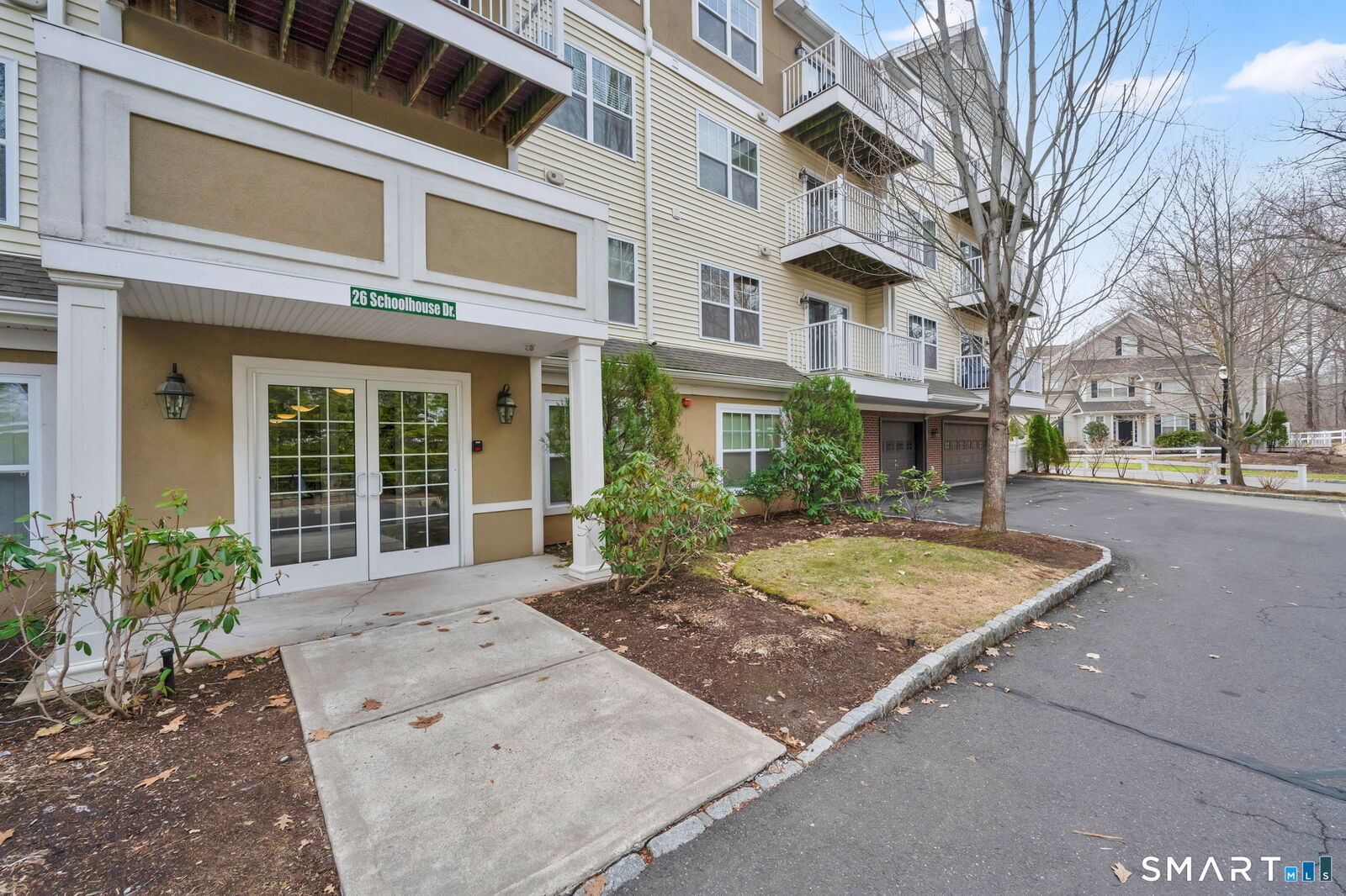 Property Photo:  26 Schoolhouse Drive 209  CT 06110 