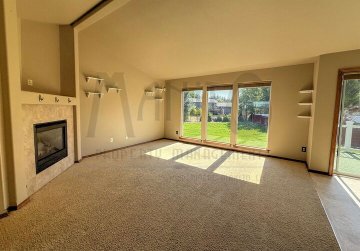 Property Photo: 15206 N Wilson Ct WA 99021