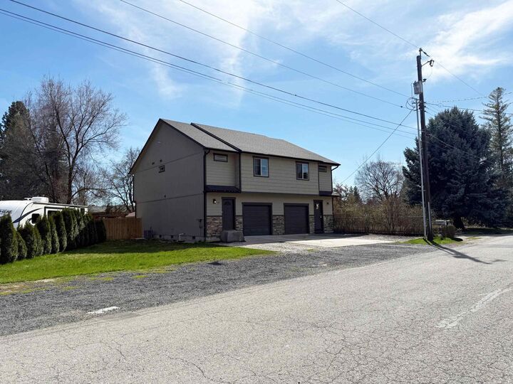 Property Photo:  417/419 W Ivanhoe Rd  WA 99218-2128 