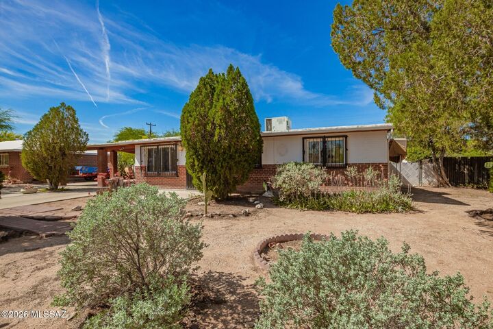 Property Photo:  6470 E Calle Luna  AZ 85710 