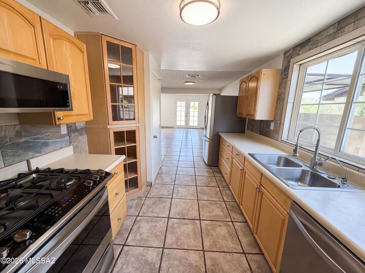 Property Photo:  9941 E Hawthorne Street  AZ 85748 