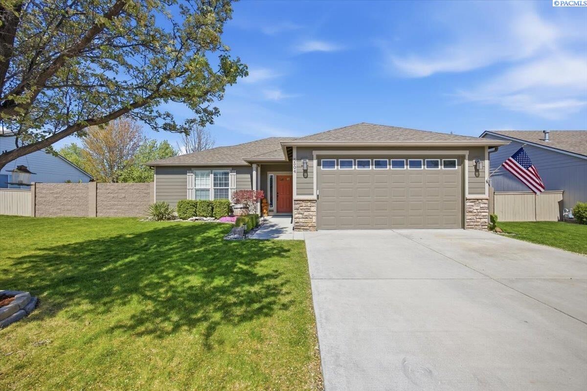 Property Photo:  5504 W 20th Avenue  WA 99338 