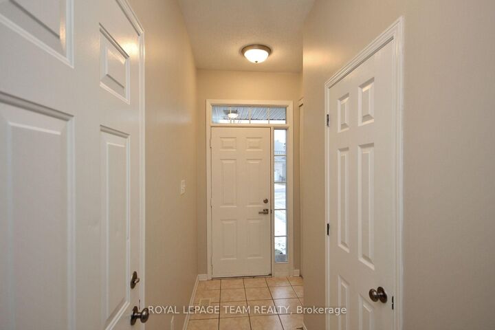 Property Photo:  139 Oakfield Crescent  ON K2J 5H8 
