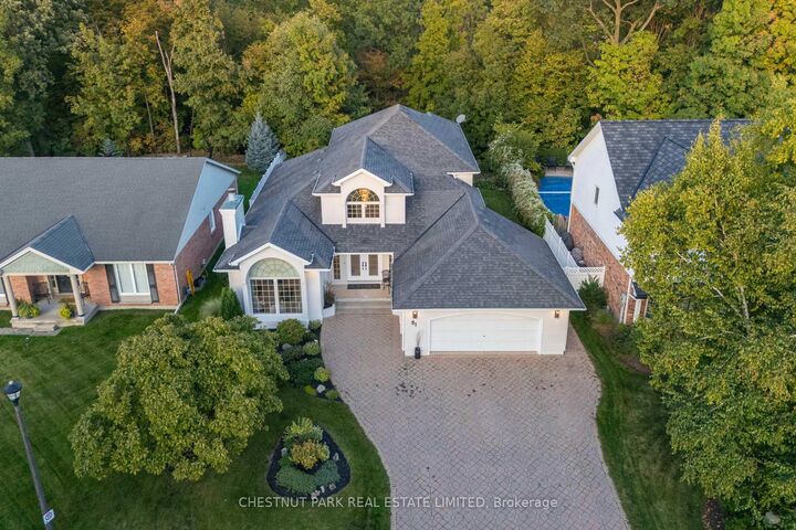 81 Francis Creek Boulevard — photo 1
