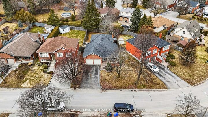 Photo de la propriété: 14 Valleycrest Drive ON L1E 1J1