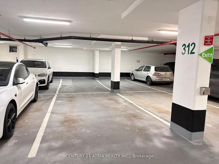 Photo de la propriété: 18 Water Walk Drive 1008 ON L3R 6L5