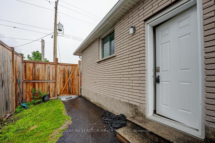 Property Photo:  1149 B Parisien Street B  ON K1B 3N3 