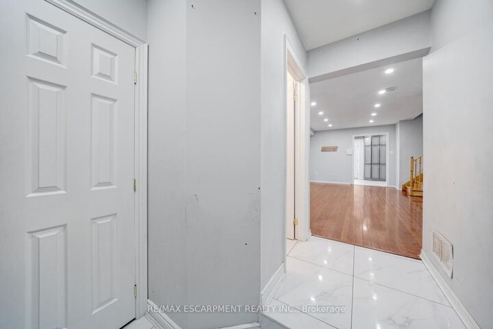 Property Photo: 84 Andriana Crescent ON L6B 0C8