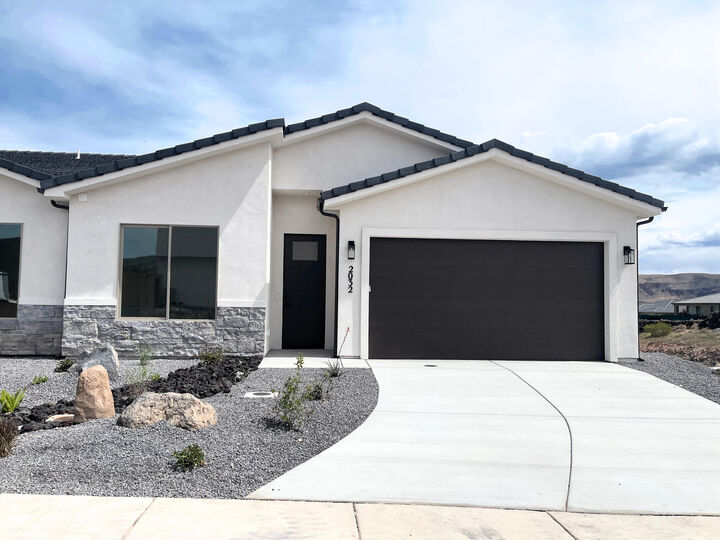Property Photo:  2032 W 320 S  UT 84737 