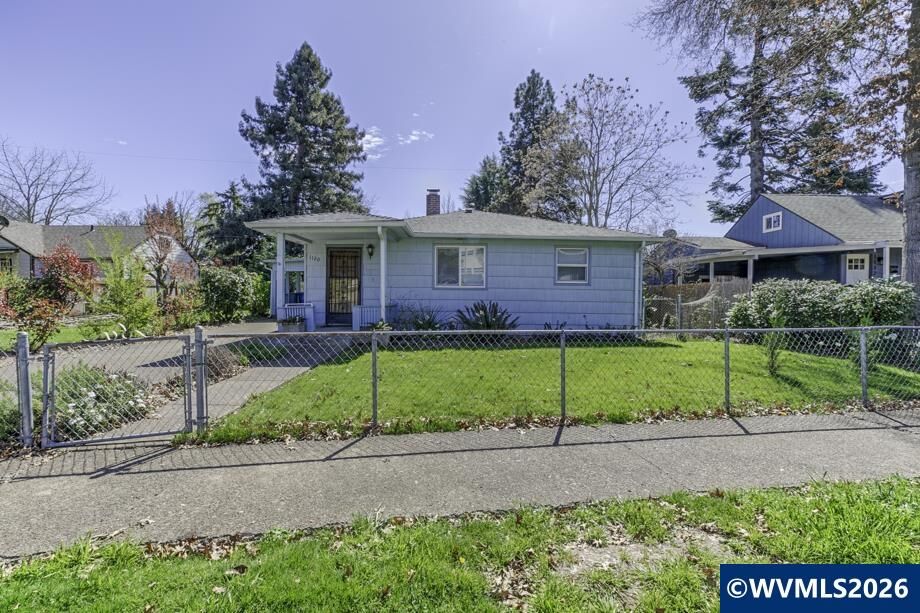 Property Photo:  1120 8th St NW  OR 97304 