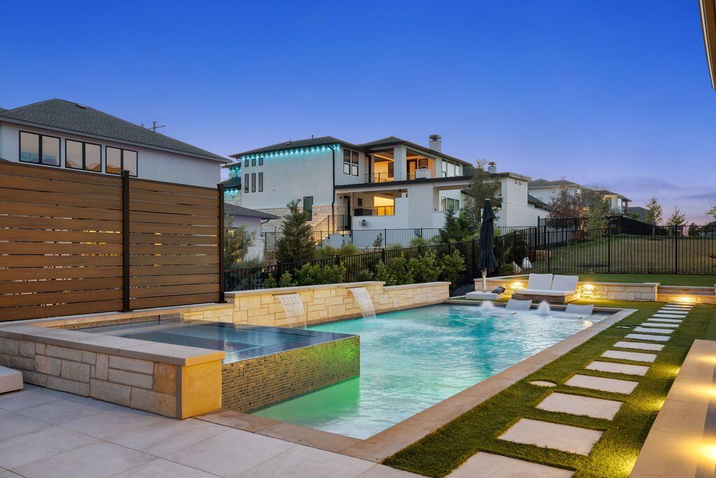 Property Photo: 802 Geiger Path TX 78738