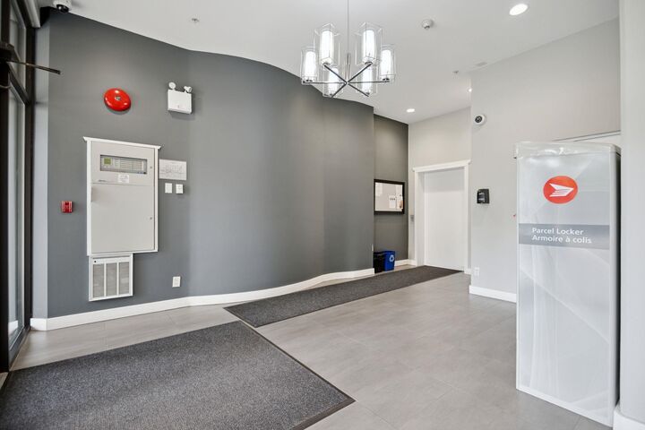 Property Photo:  997 W 22 Avenue 305  BC V5V 2A2 