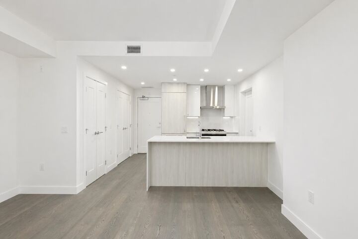 Property Photo: 488 W 58th Avenue 205 BC V5X 1V5