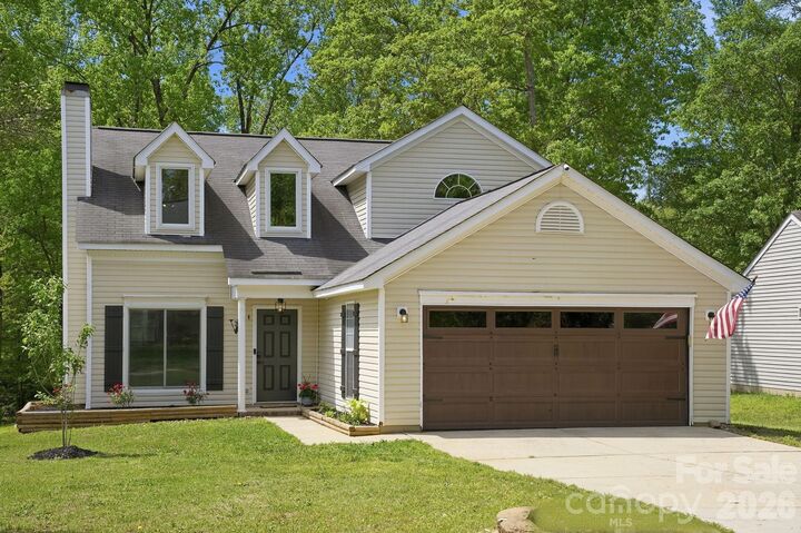 Property Photo: 1629 Oak Knoll Lane NC 28214