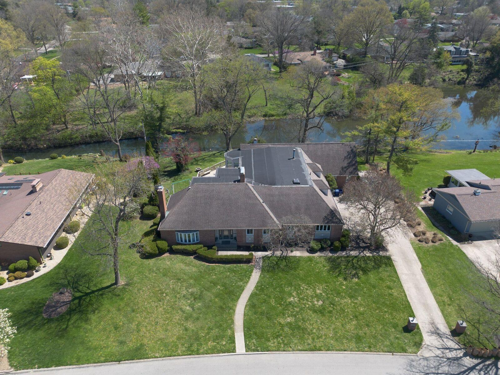 Property Photo:  2433 Brookwood Road  OH 43209 