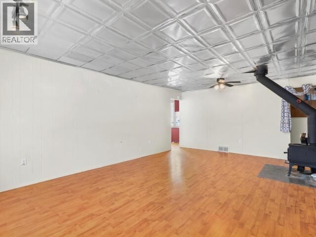 Photo de la propriété:  8150 8th Avenue  YT Y1A 1S4 