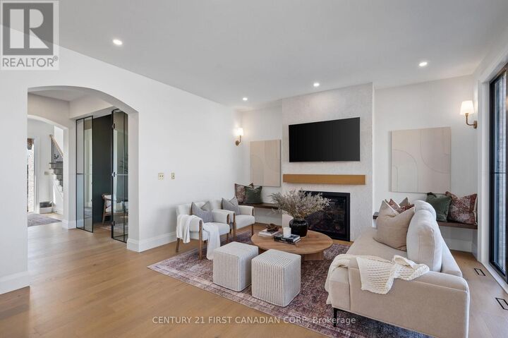 Property Photo: 856 White Pine Street ON N6G 3X9