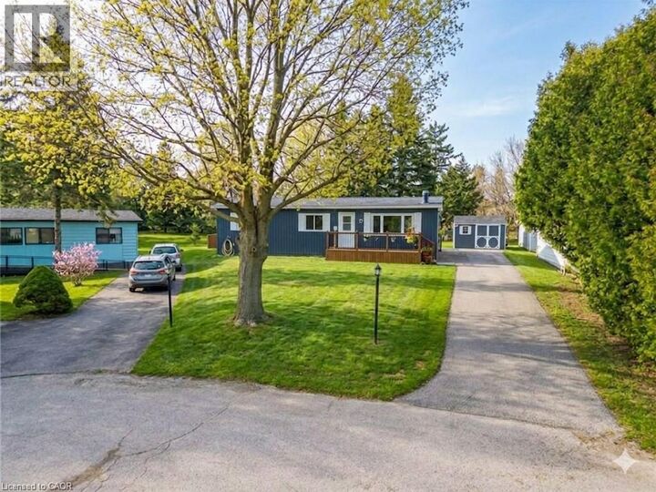 157 Maple Crescent — photo 1