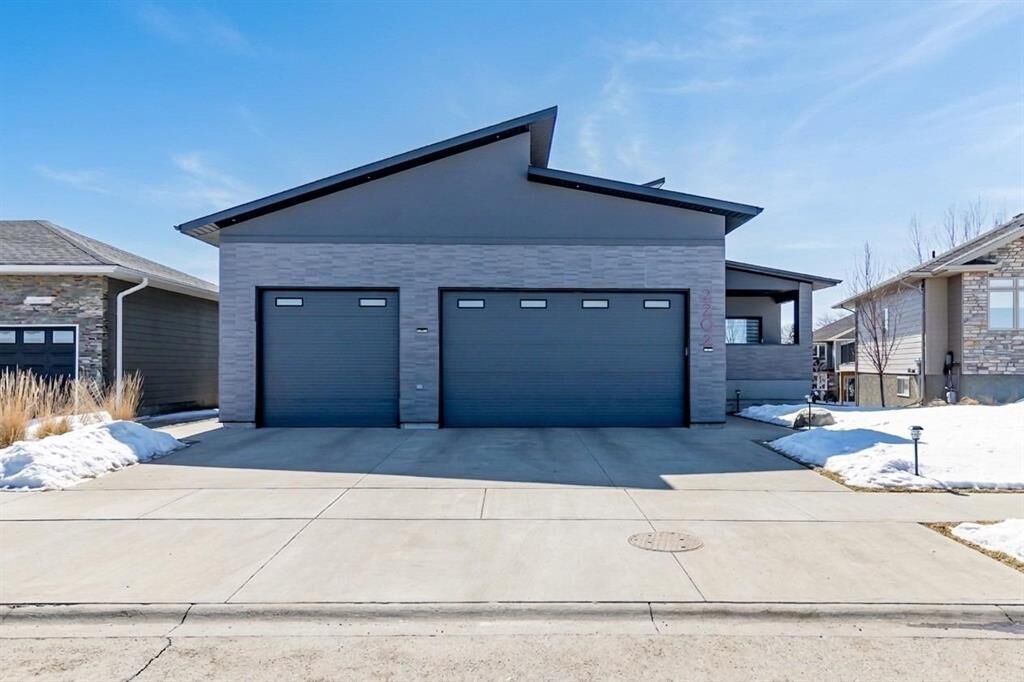 Property Photo:  2202 Bell Avenue  MB R7C 0C6 