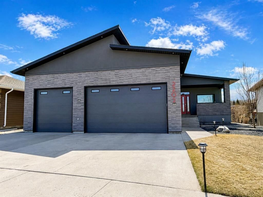 Property Photo:  2202 Bell Avenue  MB R7C 0C6 