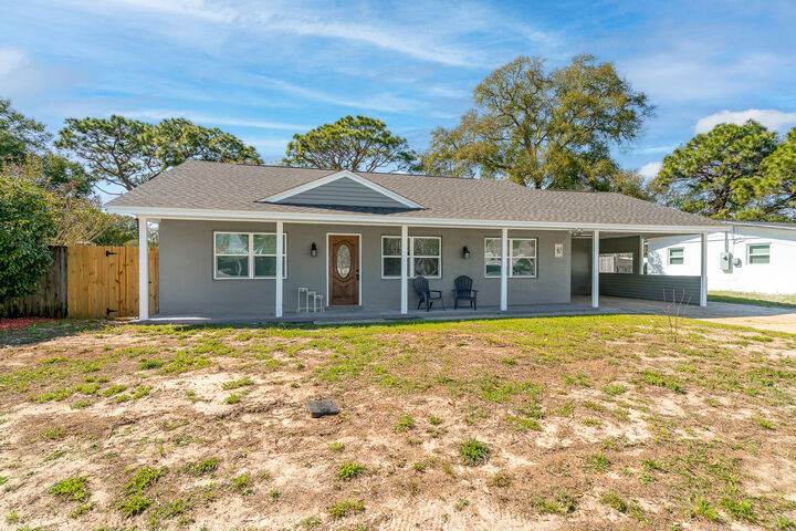 Property Photo:  441 Stonehenge Drive  FL 32569 