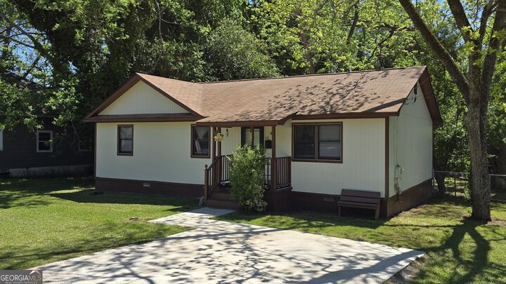Property Photo:  3724 Log Cabin Drive  GA 31204 