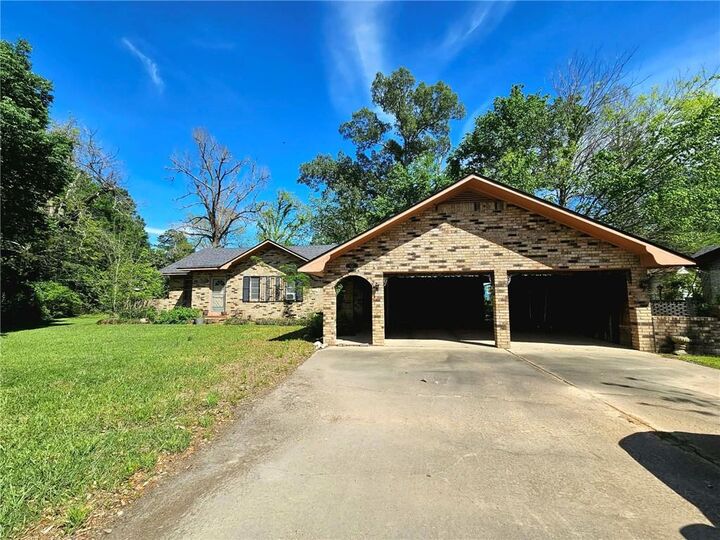 Property Photo: 622 N Preston Street LA 71351