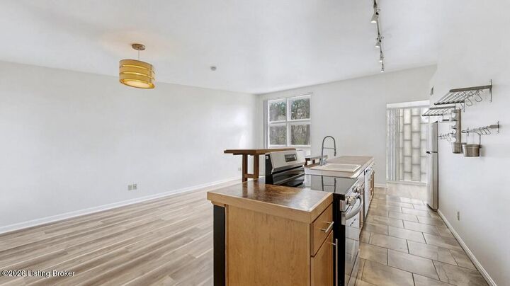 Property Photo:  2745 Grinstead Dr 201  KY 40206 