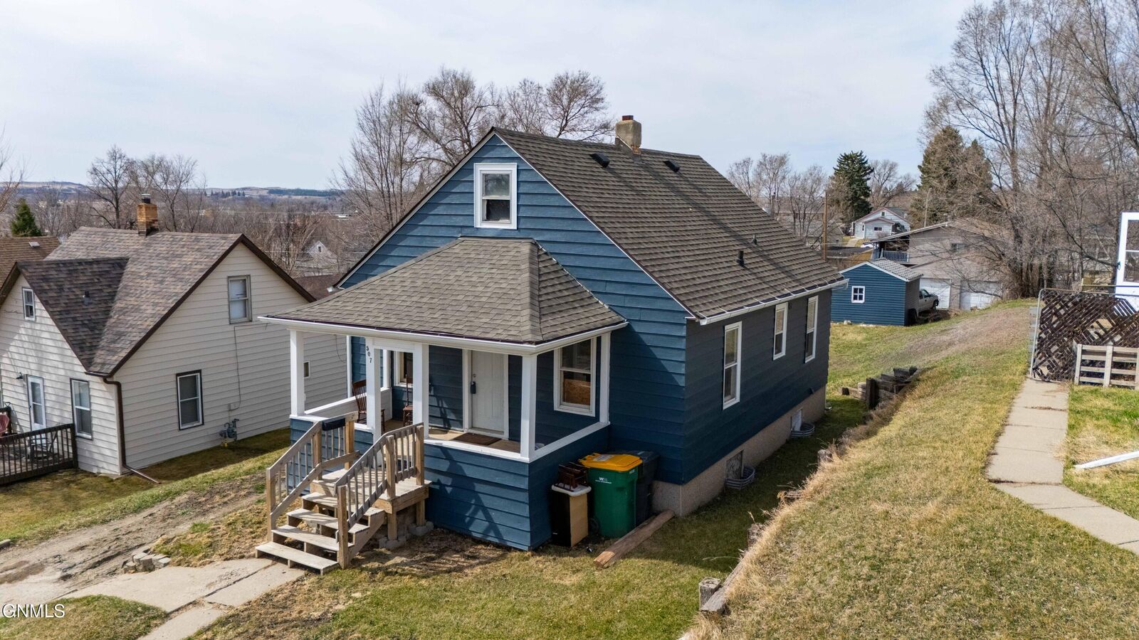 Property Photo: 507 2nd Avenue NE ND 58554