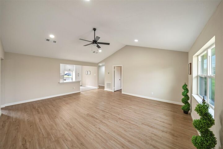 Property Photo:  355 Windsor Square  TX 77511 