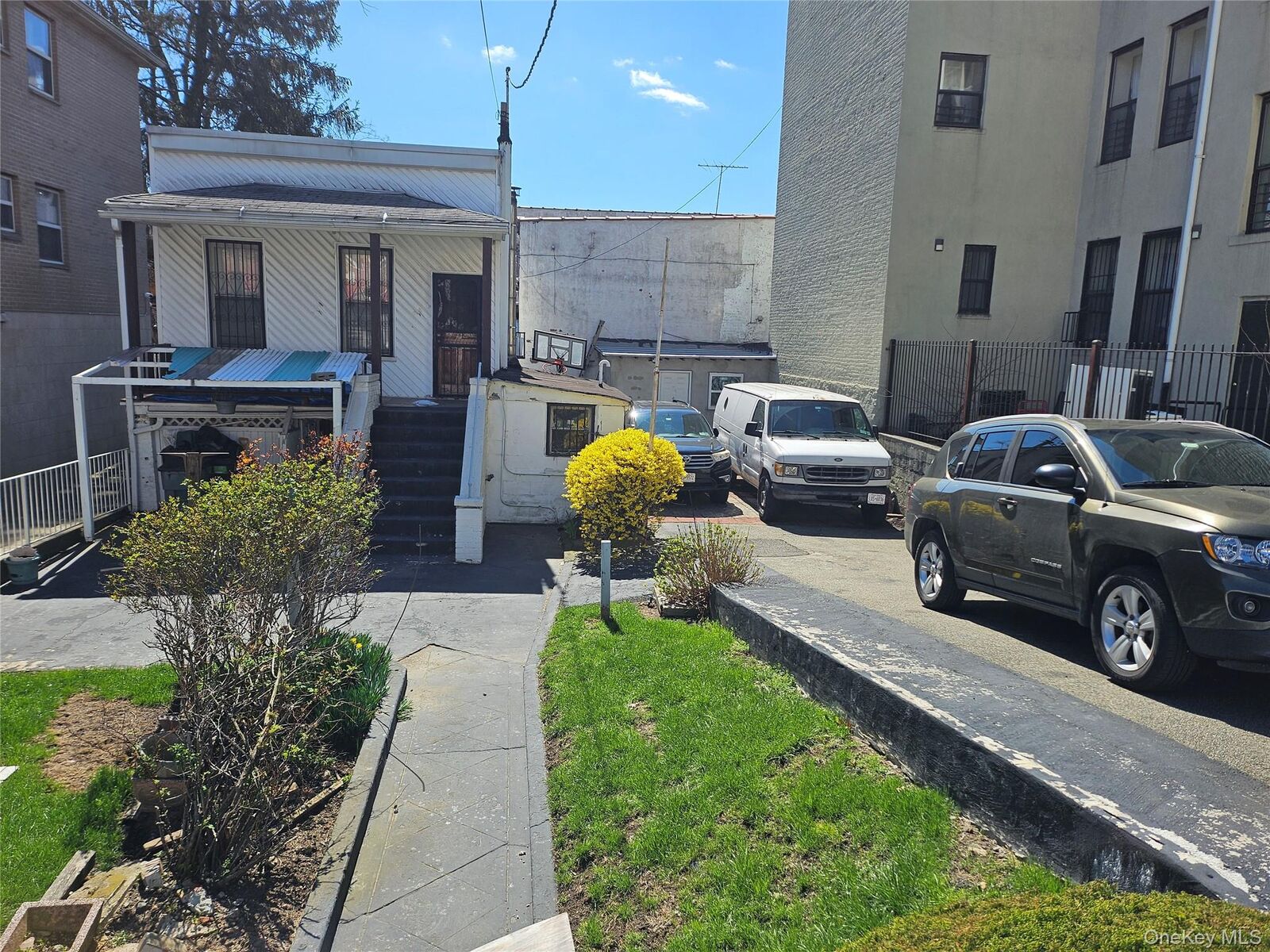 Property Photo:  956 Hegeman Avenue  NY 11208 