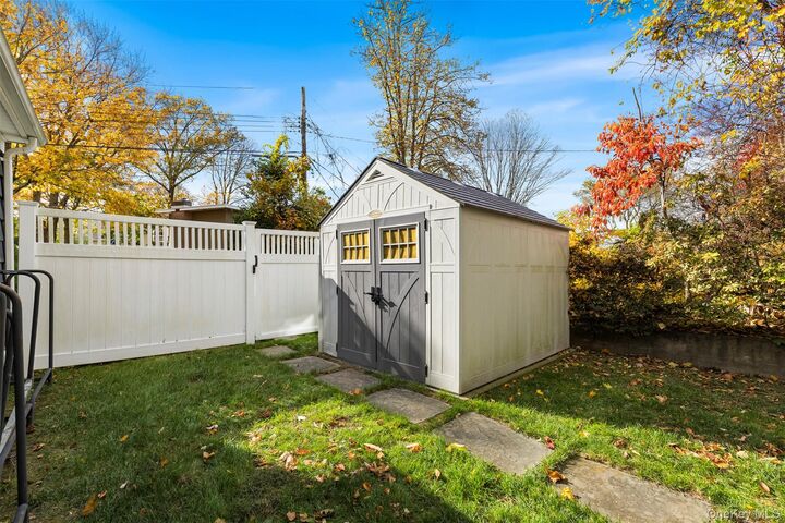 Property Photo:  32 Homeside Lane  NY 10605 